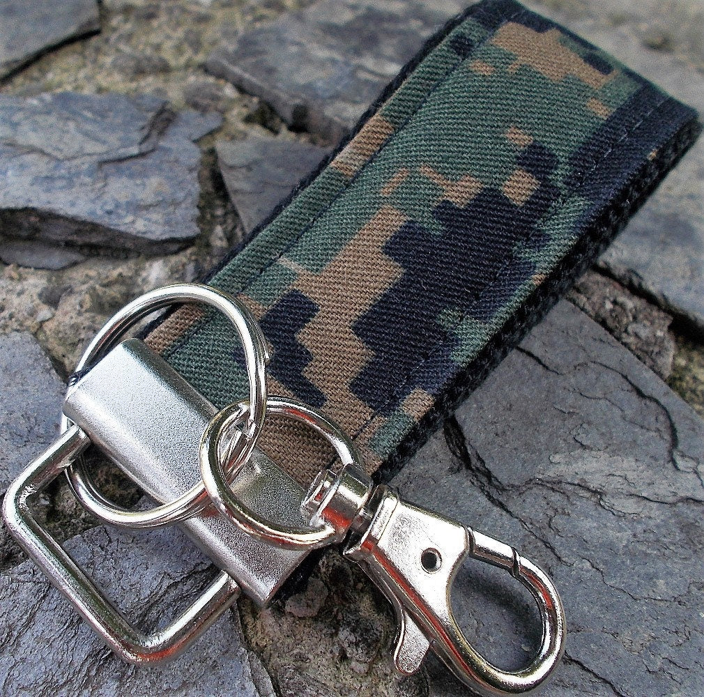 Camo Mini Key FOB Keychain for Him - Mini Keychain for Boyfriend, Husband, Father Ideal as Belt Loop Keychain