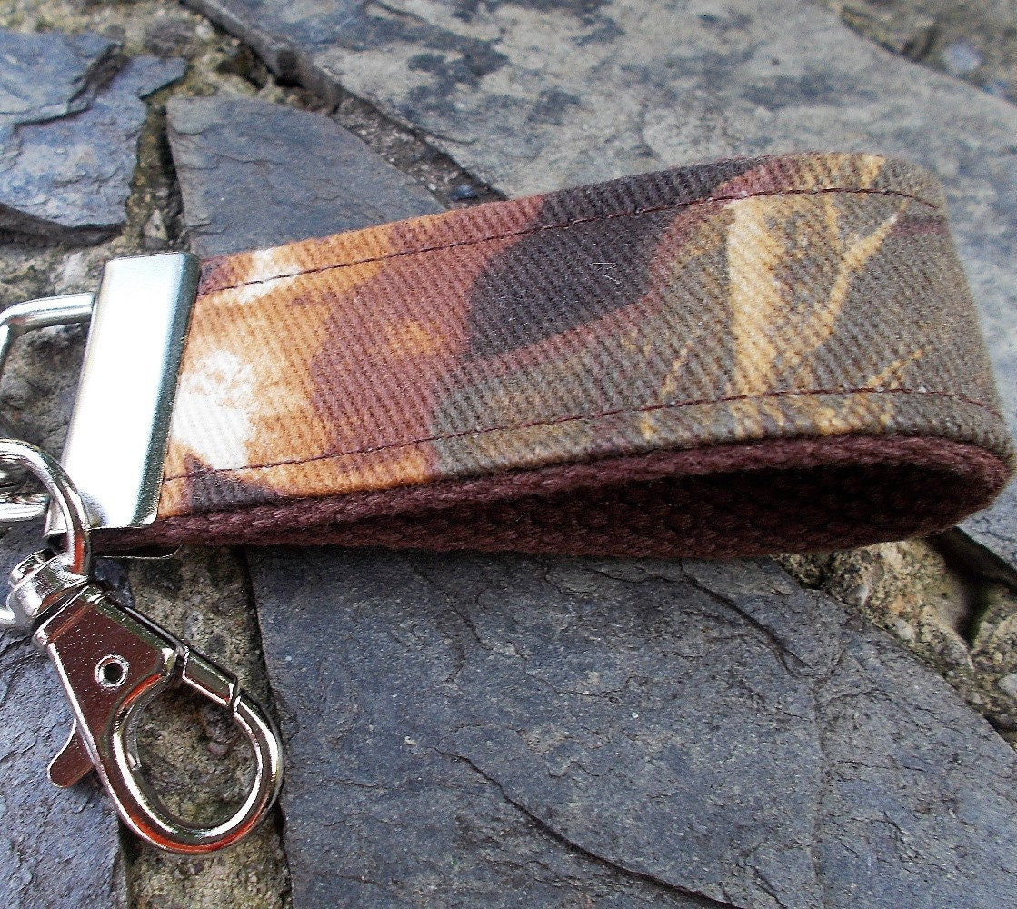 Camo Mini Key FOB Keychain for Him - Mini Keychain for Boyfriend, Husband, Father Ideal as Belt Loop Keychain