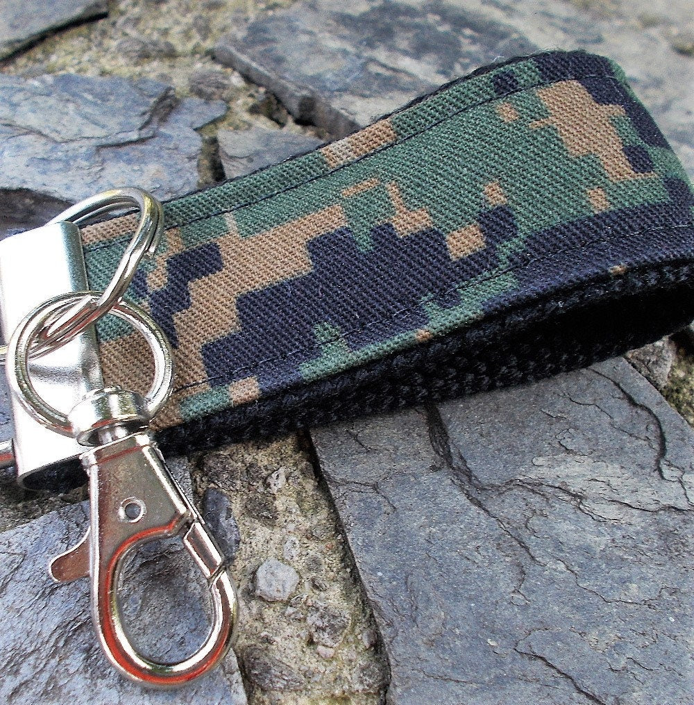 Camo Mini Key FOB Keychain for Him - Mini Keychain for Boyfriend, Husband, Father Ideal as Belt Loop Keychain