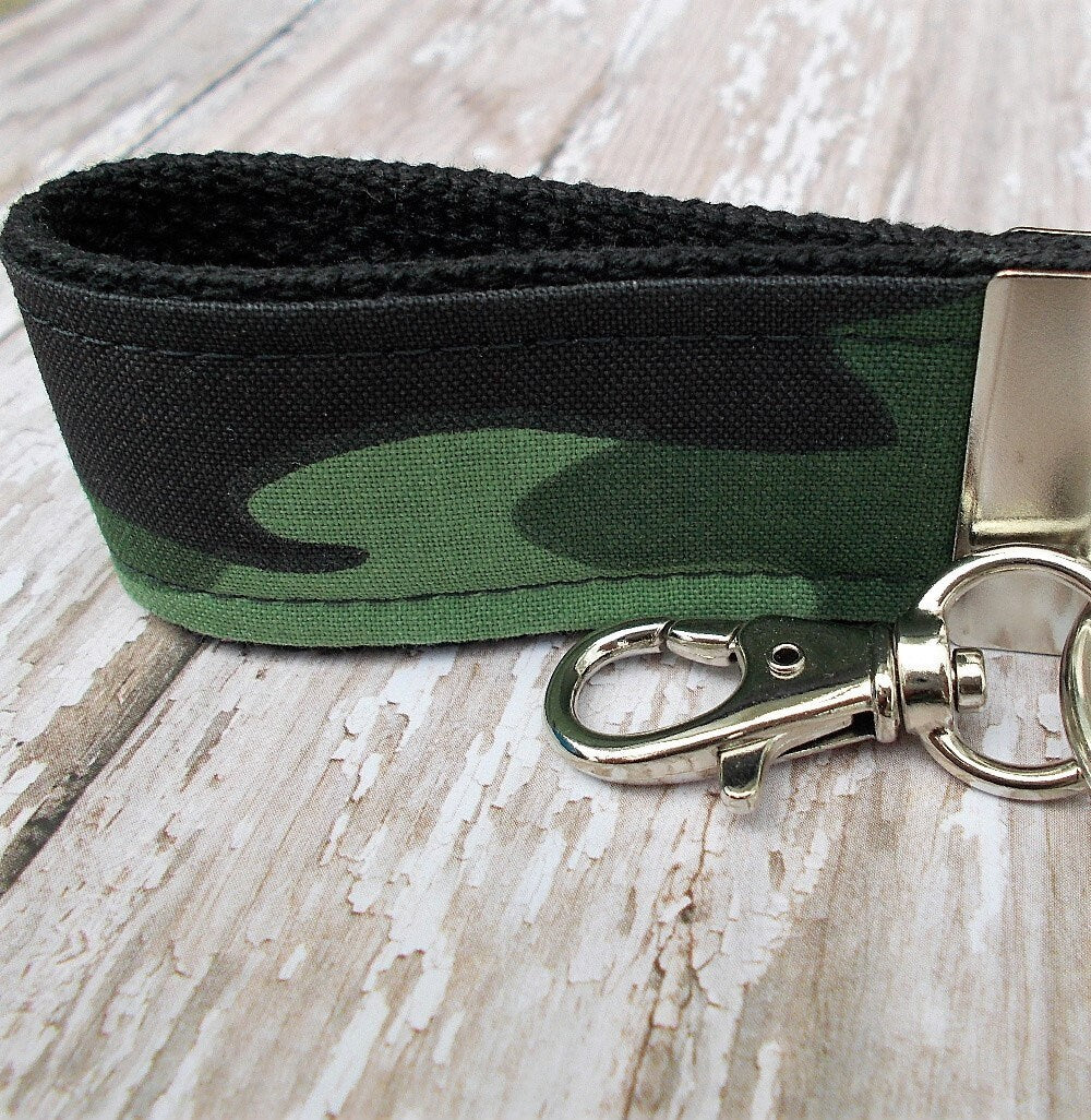 Camo Mini Key FOB Keychain for Him - Mini Keychain for Boyfriend, Husband, Father Ideal as Belt Loop Keychain