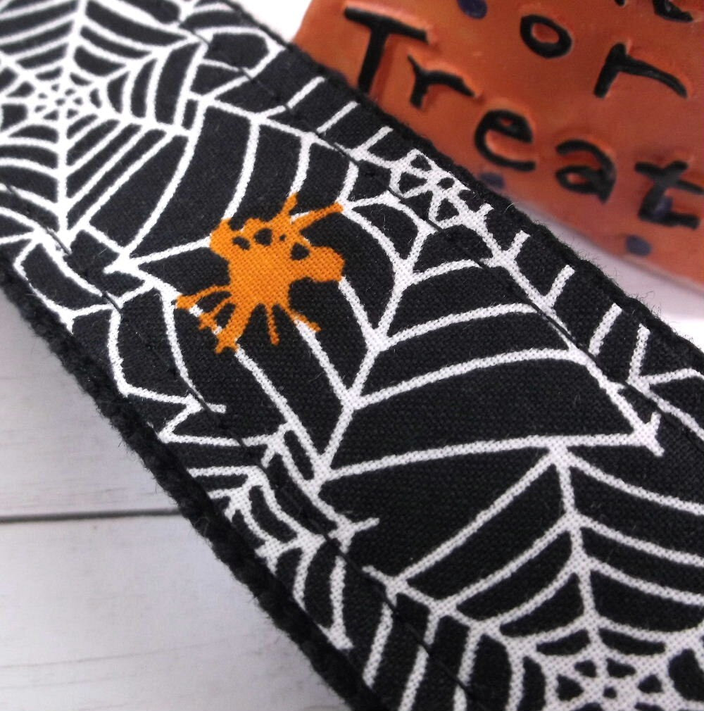 Handmade Keychain Wristlet with Spiders, Spider, Popular Right Now, Halloween, Thank you gift for Friend, Preschool Teacher Gifts