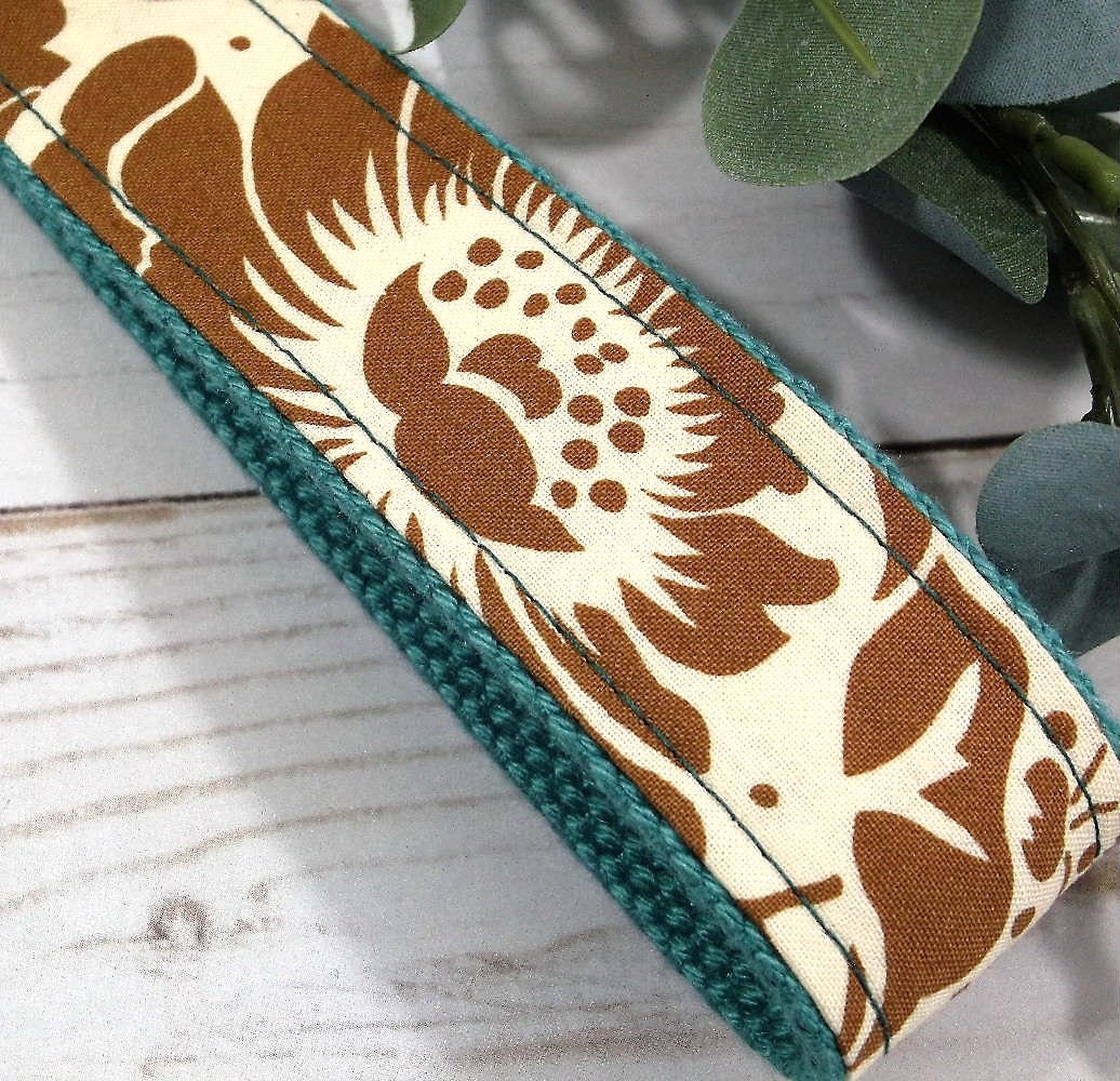 Handmade Floral Wristlet Keychain, College Graduation Gift for her, I Miss You Gift, Goodbye Gift