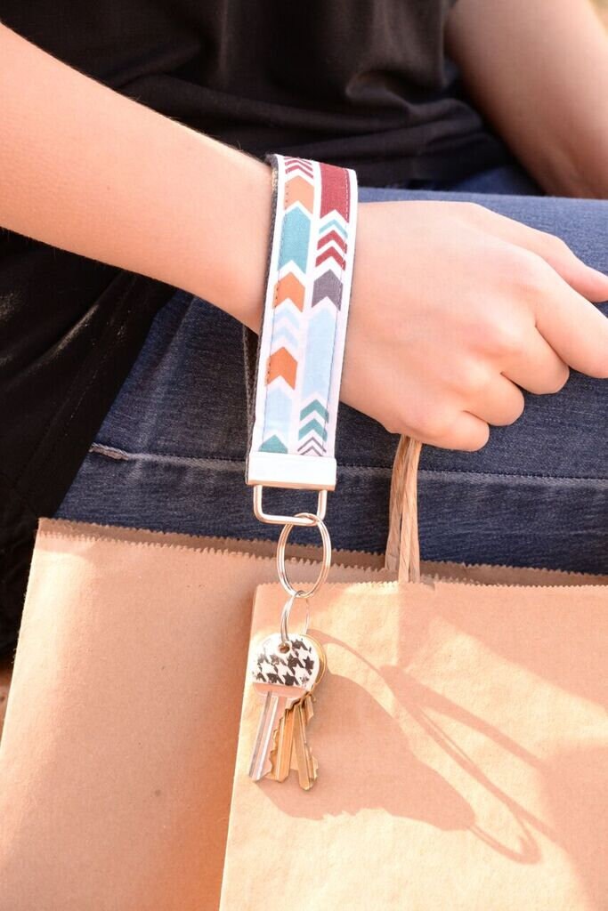 Handmade Floral Wristlet Keychain, College Graduation Gift for her, I Miss You Gift, Goodbye Gift