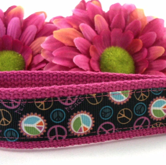 Wrist Keychain Retro Peace Signs