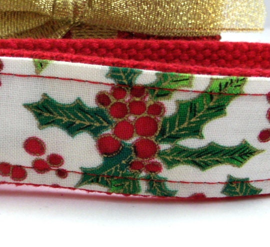 Handmade Christmas Keychain Wristlet, Holly, Christmas in July, Trending Now, Key Chains for Women, Teacher Gifts
