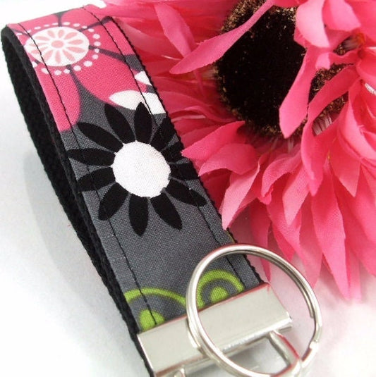 Floral Keychain in Grey Pink