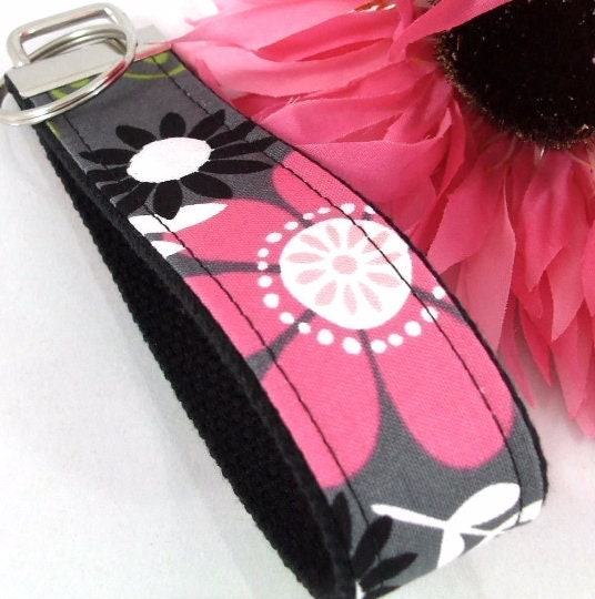 Floral Keychain in Grey Pink