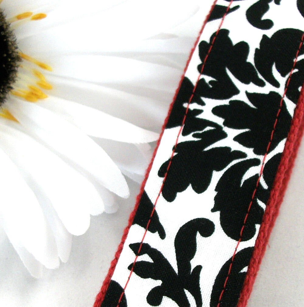 Damask Key Fob in Black and White