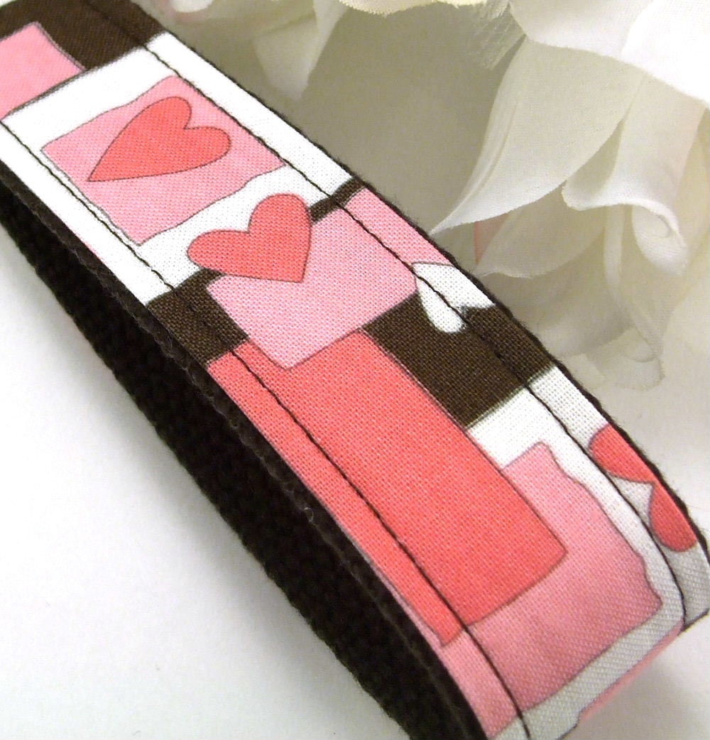 Pretty Pink Heart Keychain Gift for her, Wristlet Keychain, Key Fob Wristlet, Sister Gift, New Mom Gift, Teacher Appreciation gift