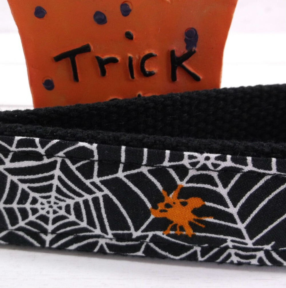 Handmade Keychain Wristlet with Spiders, Spider, Popular Right Now, Halloween, Thank you gift for Friend, Preschool Teacher Gifts