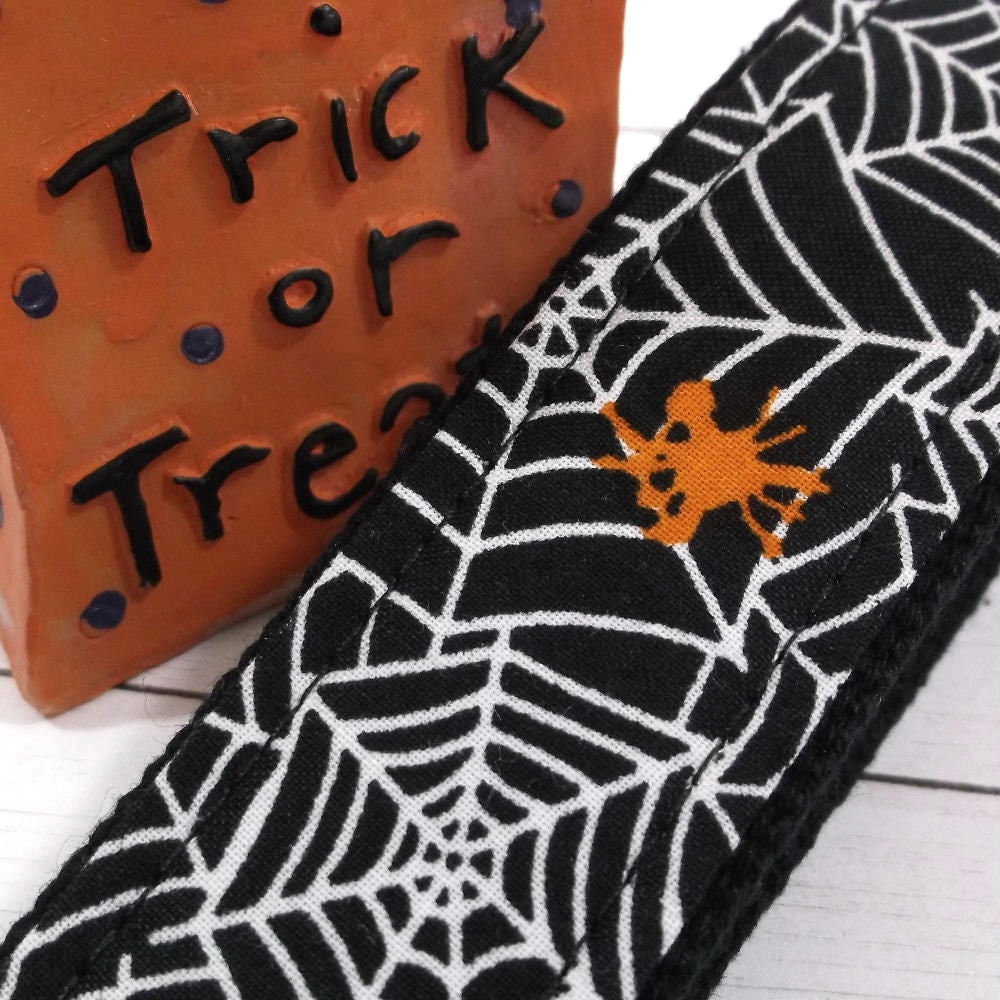 Handmade Keychain Wristlet with Spiders, Spider, Popular Right Now, Halloween, Thank you gift for Friend, Preschool Teacher Gifts