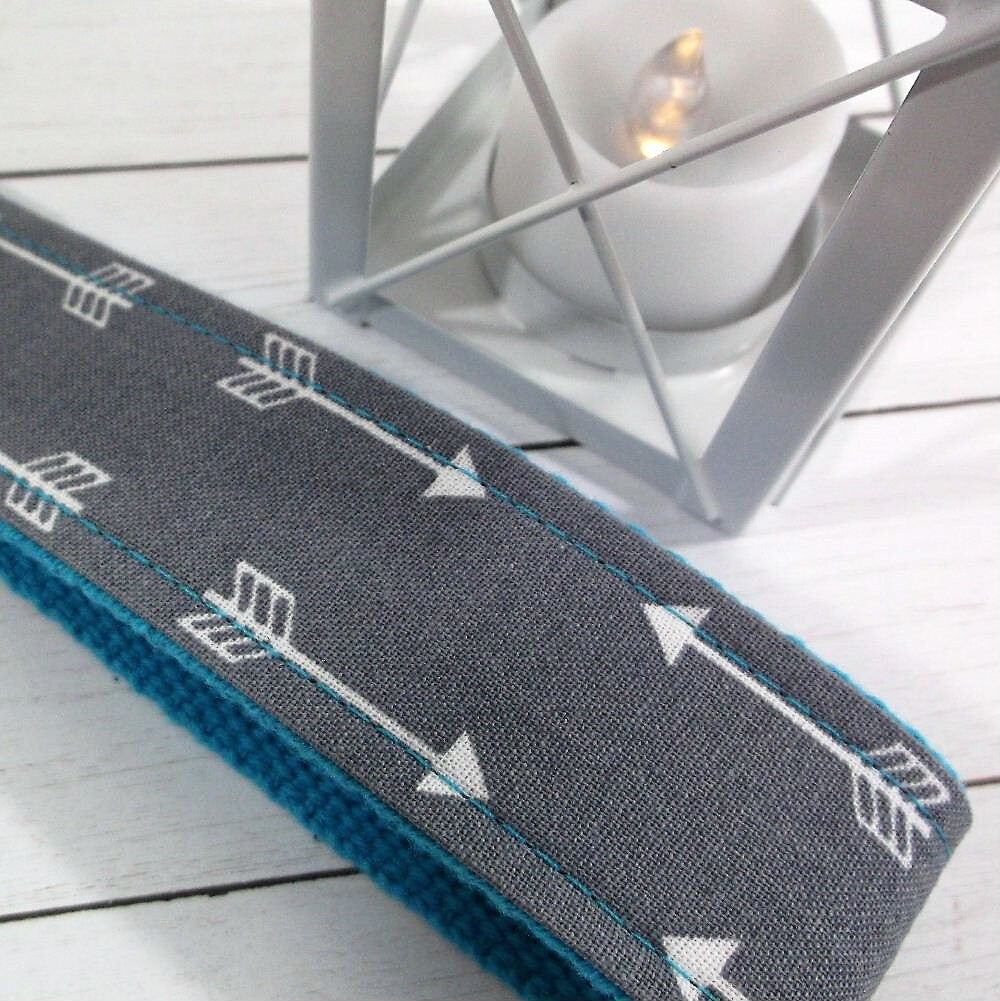 Arrow Keychain Grey Gray