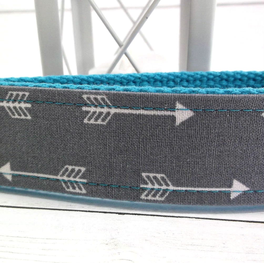 Arrow Keychain Grey Gray