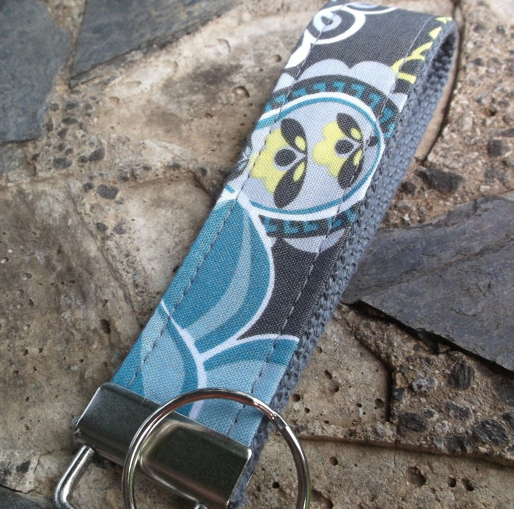 Handmade Floral Wristlet Keychain, College Graduation Gift for her, I Miss You Gift, Goodbye Gift