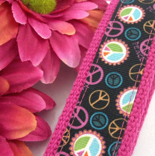 Wrist Keychain Retro Peace Signs