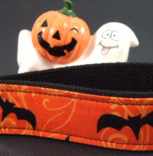 Halloween Bats Wrist Key Fob Black and Orange