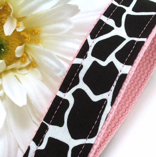 Pink and Black Giraffe Keychain, Animal Print Keychain, Giraffe Wristlet Keychain, Gift For Mom, Thank you Gift, Giraffe Key Fob Wristlet