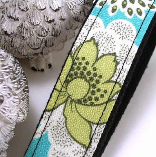 Amy Butler Key Fob Daisy Chain Clematis