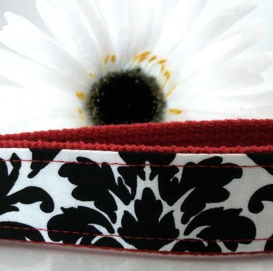 Damask Key Fob in Black and White