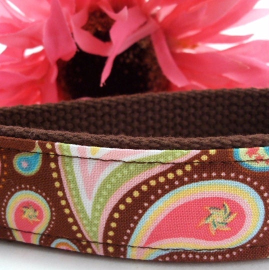 Wristlet Keychain Key Fob - Retro Brown Paisley