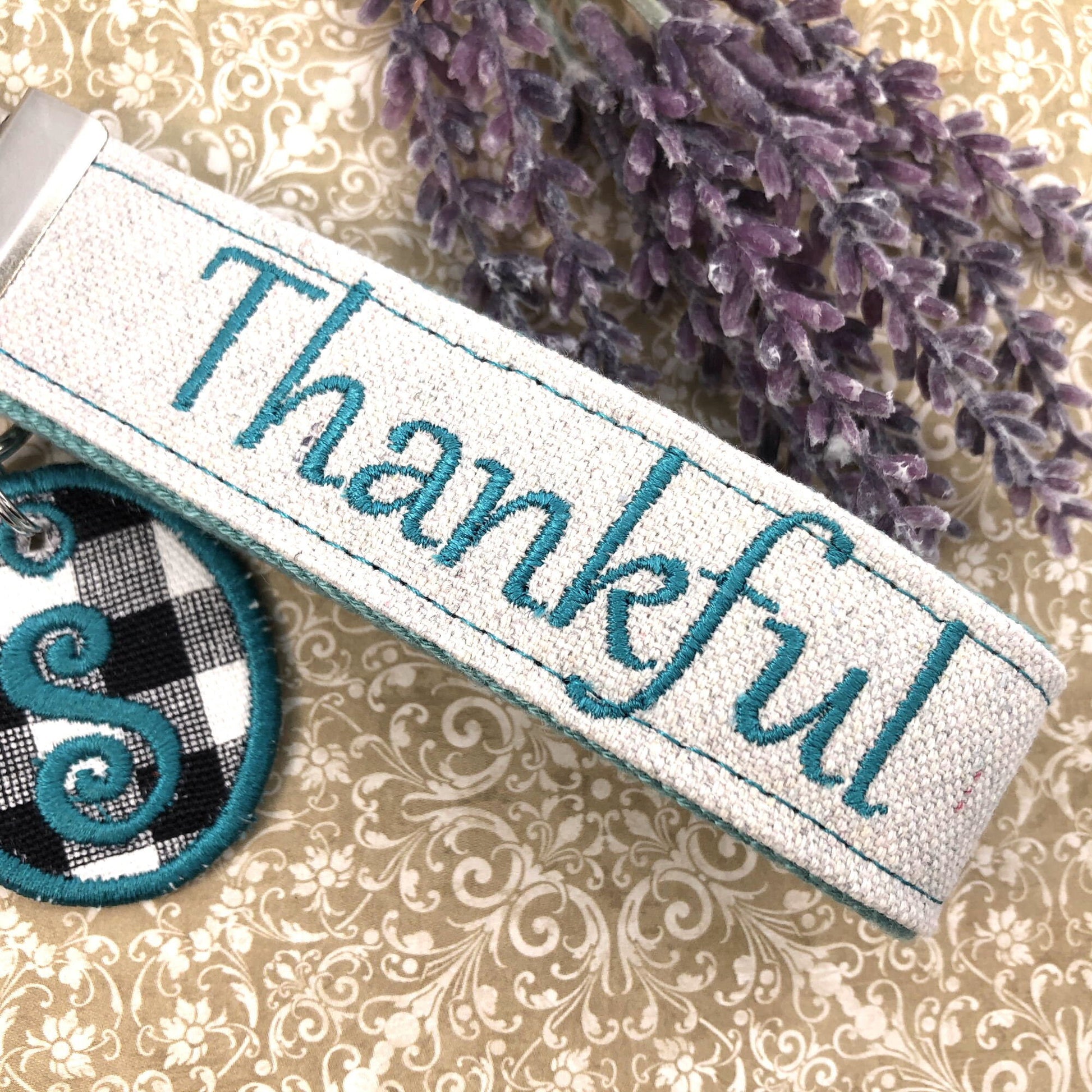Thankful Wristlet Keychain, Wrist Keychain for Her, Key fob Wristlet, Keychain Wristlet, Bracelet Keychain, Inspirational Keychain, Monogram