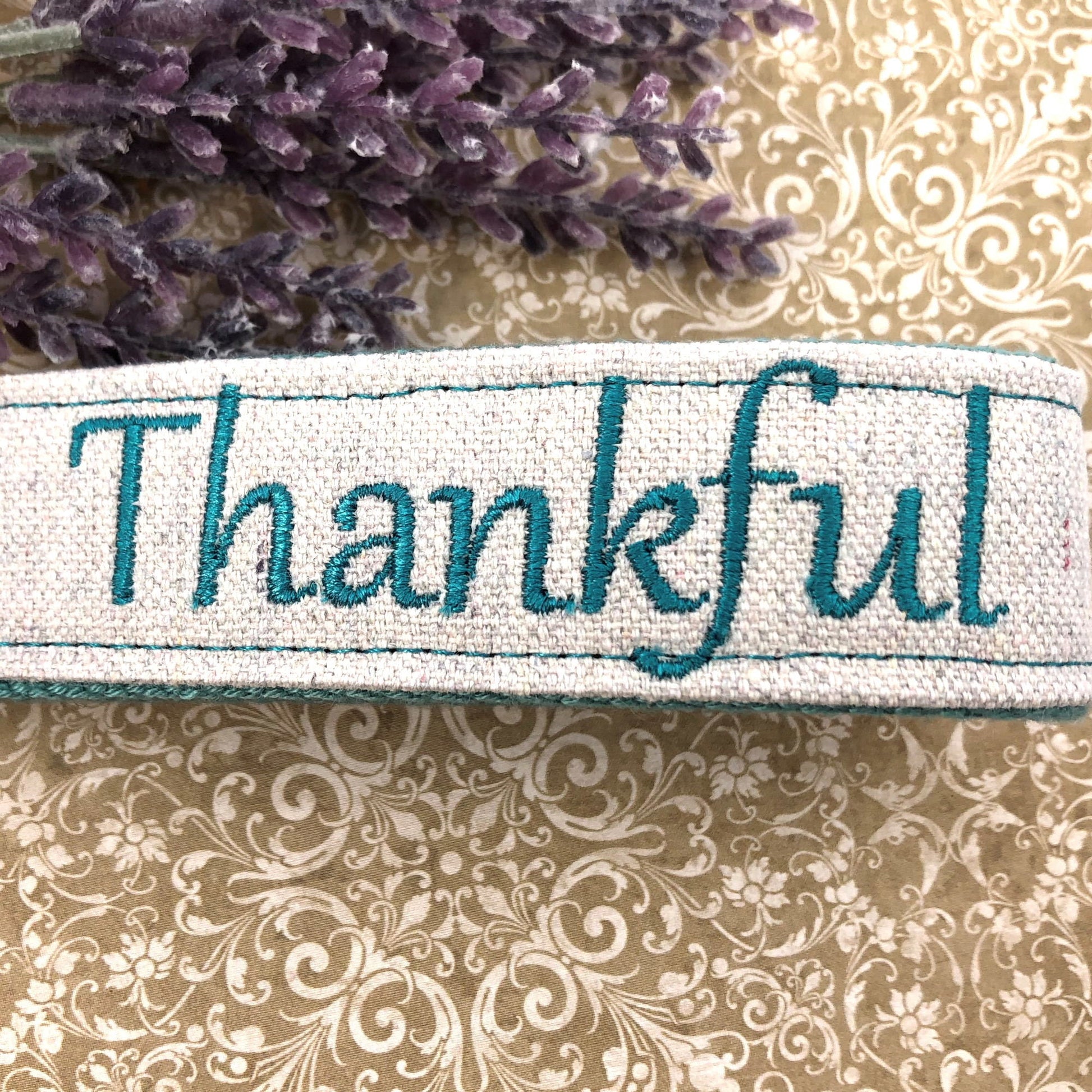 Thankful Wristlet Keychain, Wrist Keychain for Her, Key fob Wristlet, Keychain Wristlet, Bracelet Keychain, Inspirational Keychain, Monogram