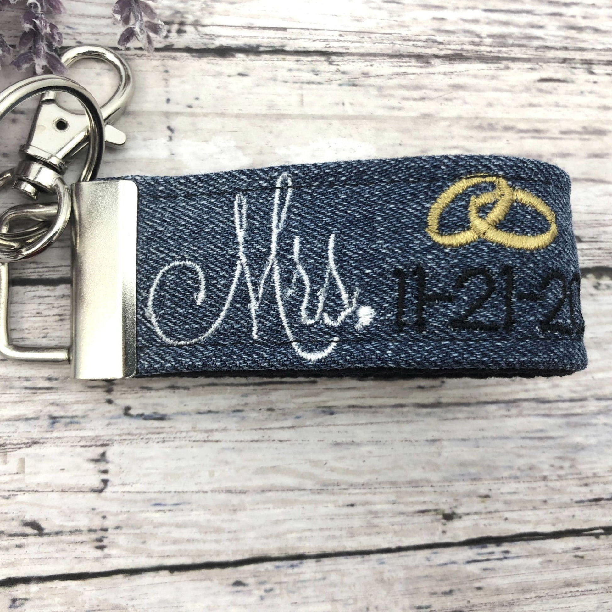 Couples Keychain, Couples Keychains, Couples Keychain Set, Couples Keychain Personalized, Mr. and Mrs., Mr. and Mrs. Gifts, Wedding Gift