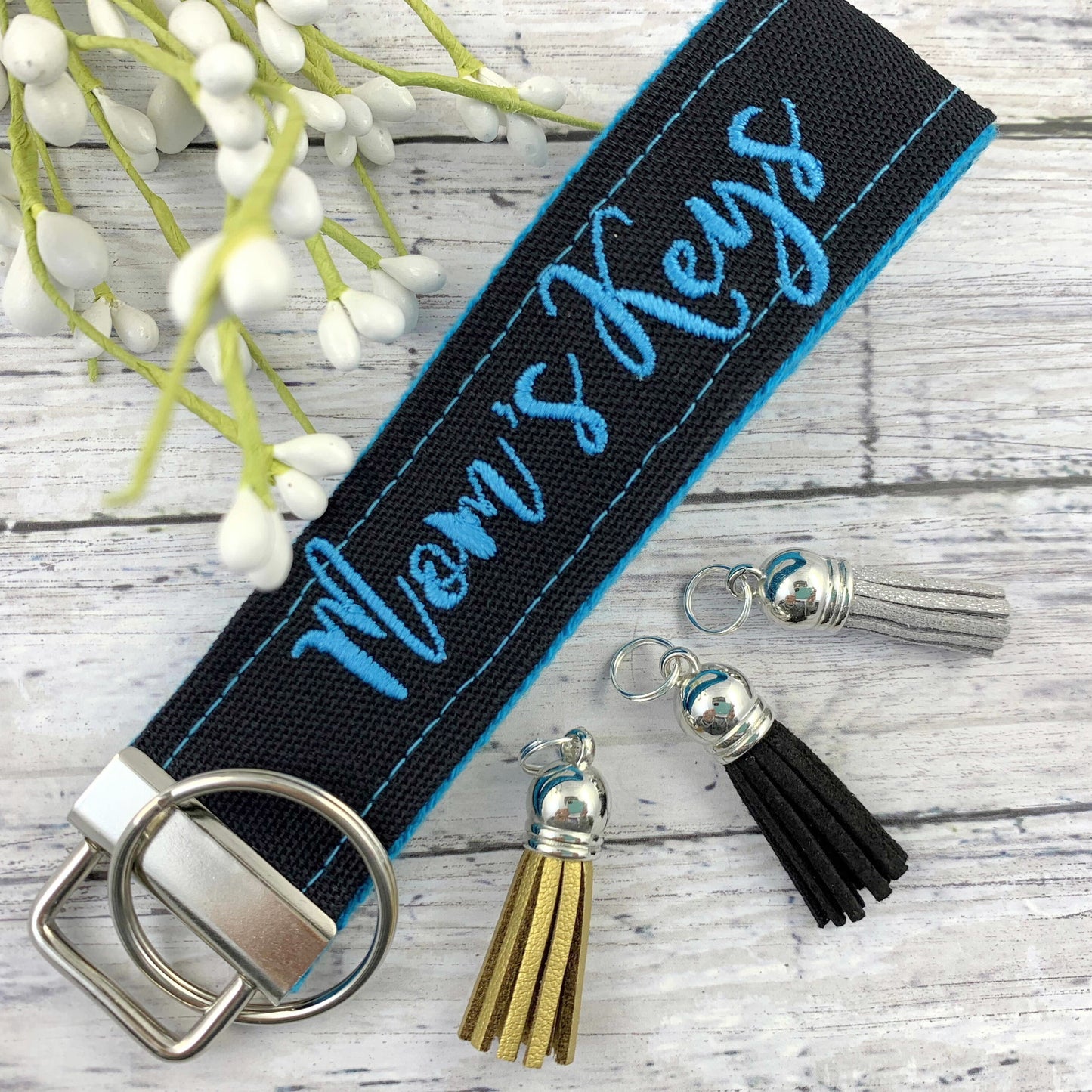 Handmade Mom Keychain, Popular Right Now, Expecting Mom Gift, Embroidered Keychain, Embroidery keychain, Mother in Law Gift, Mom Gifts