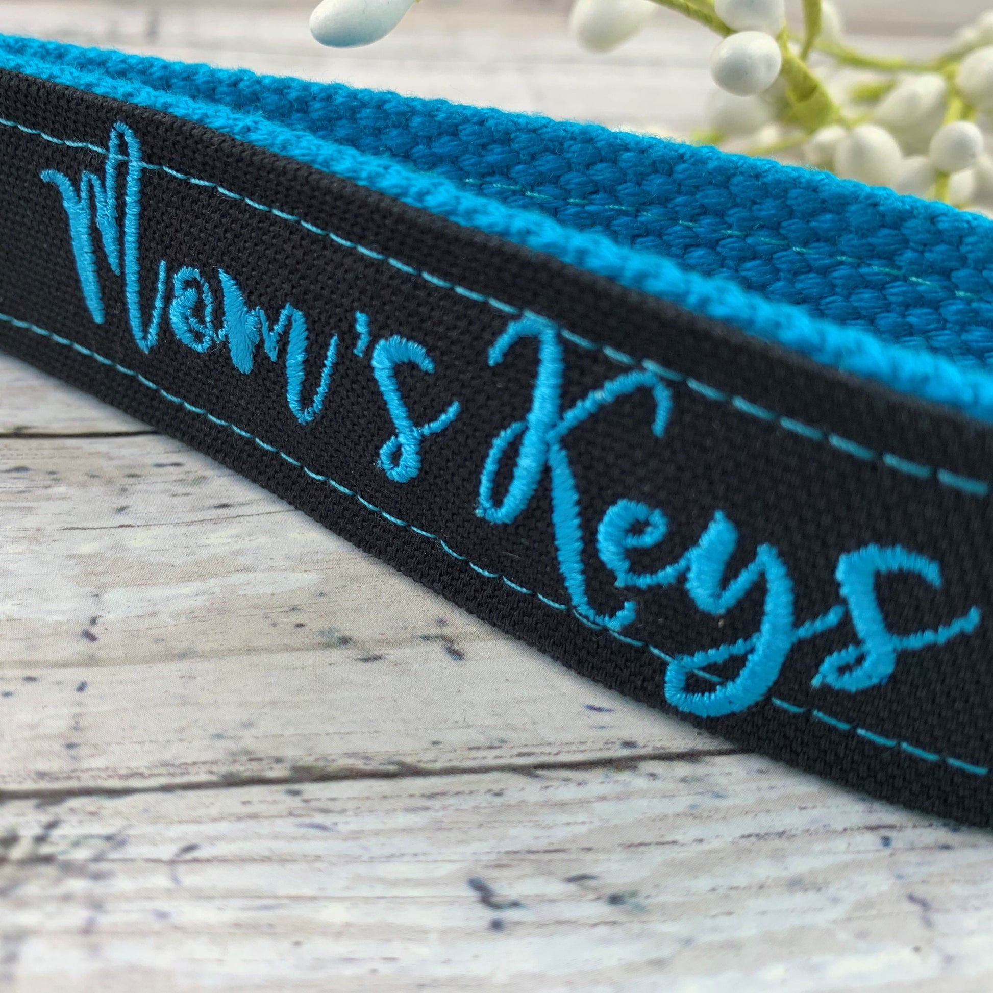 Handmade Mom Keychain, Popular Right Now, Expecting Mom Gift, Embroidered Keychain, Embroidery keychain, Mother in Law Gift, Mom Gifts