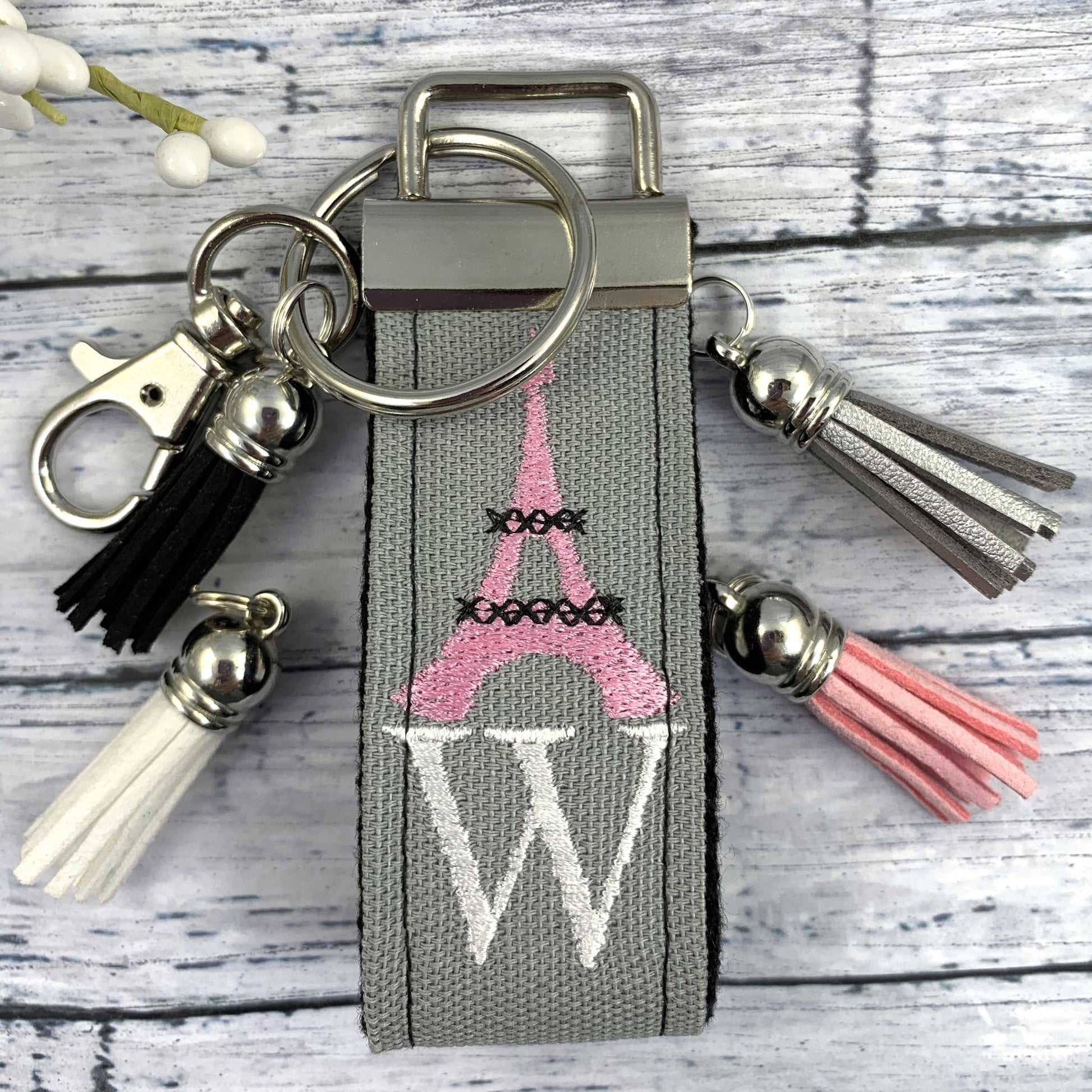 Eiffel Tower Keychain, Paris Gift, Paris 2024, Personalized Gift, Sweet 16 Gift, Personalized Keychain, Luggage Tag, Moving Away Gift