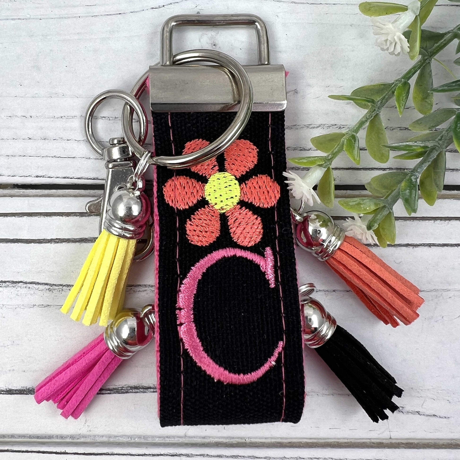 Handmade Hippie Flower Keychain, Groovy Flowers, Customizable Keychain, Personalized Keychain, Luggage Tag, Moving Away Gift, Step Mom Gift