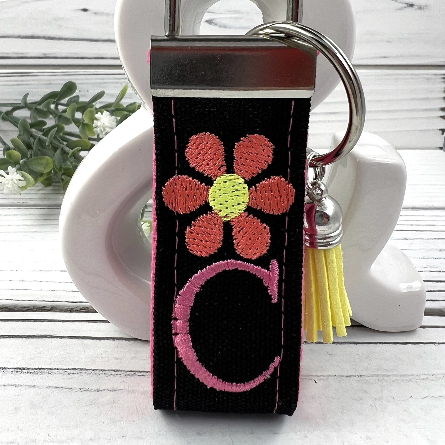 Handmade Hippie Flower Keychain, Groovy Flowers, Customizable Keychain, Personalized Keychain, Luggage Tag, Moving Away Gift, Step Mom Gift