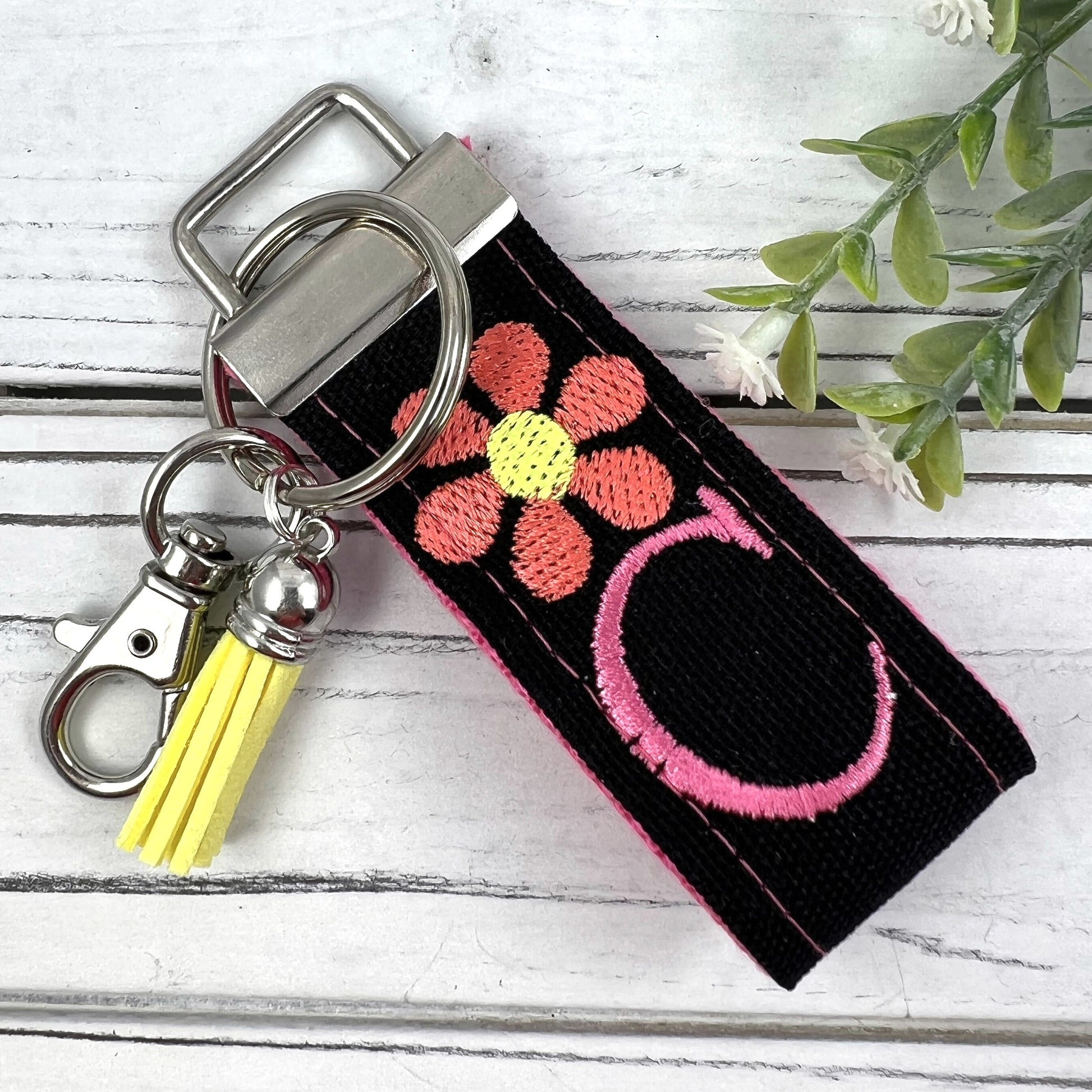 Handmade Hippie Flower Keychain, Groovy Flowers, Customizable Keychain, Personalized Keychain, Luggage Tag, Moving Away Gift, Step Mom Gift