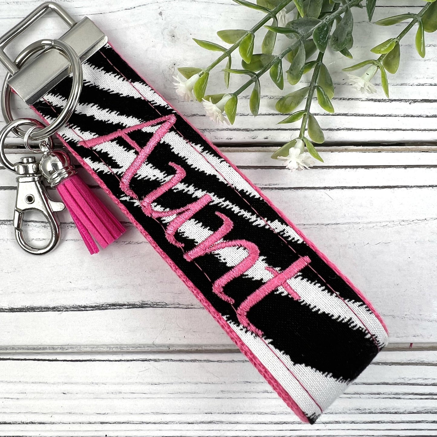 Handmade Aunt Keychain in Zebra, Aunt Gift, Aunt Birthday Gift, Embroidered Keychain, Aunt Gift from Niece, Aunt Gift from Baby, Auntie