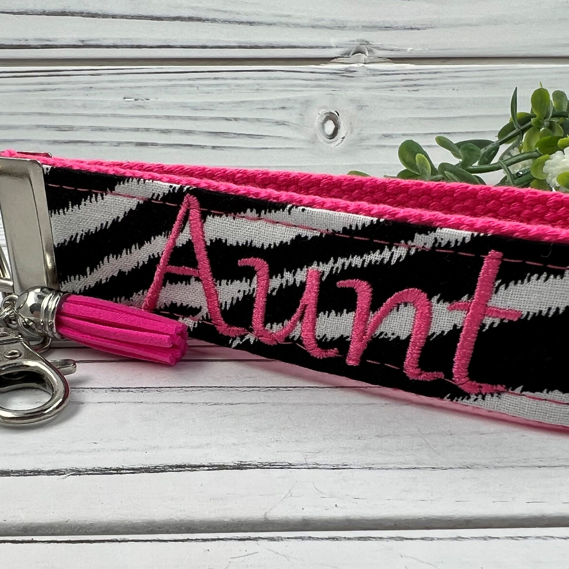 Handmade Aunt Keychain in Zebra, Aunt Gift, Aunt Birthday Gift, Embroidered Keychain, Aunt Gift from Niece, Aunt Gift from Baby, Auntie