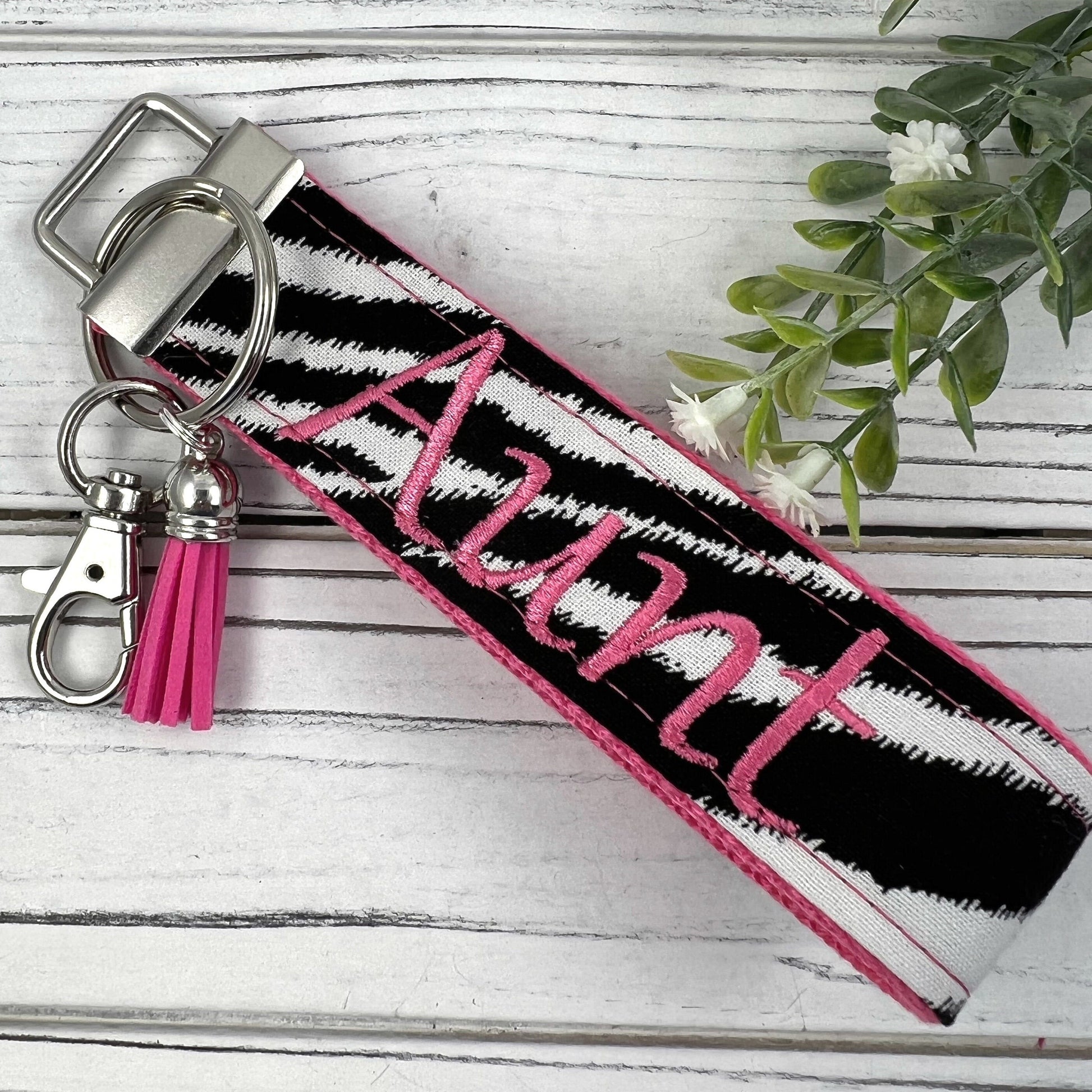 Handmade Aunt Keychain in Zebra, Aunt Gift, Aunt Birthday Gift, Embroidered Keychain, Aunt Gift from Niece, Aunt Gift from Baby, Auntie