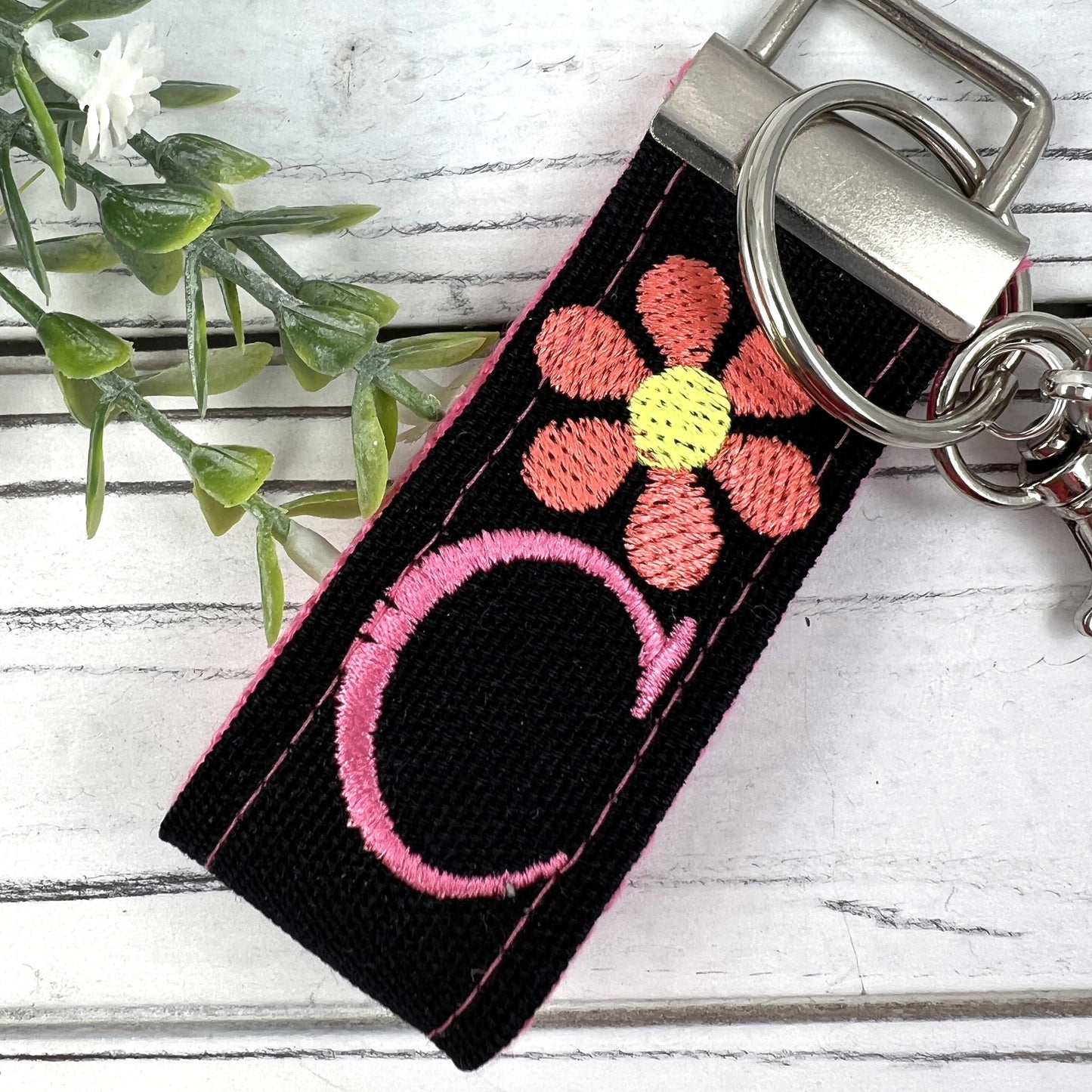 Handmade Hippie Flower Keychain, Groovy Flowers, Customizable Keychain, Personalized Keychain, Luggage Tag, Moving Away Gift, Step Mom Gift