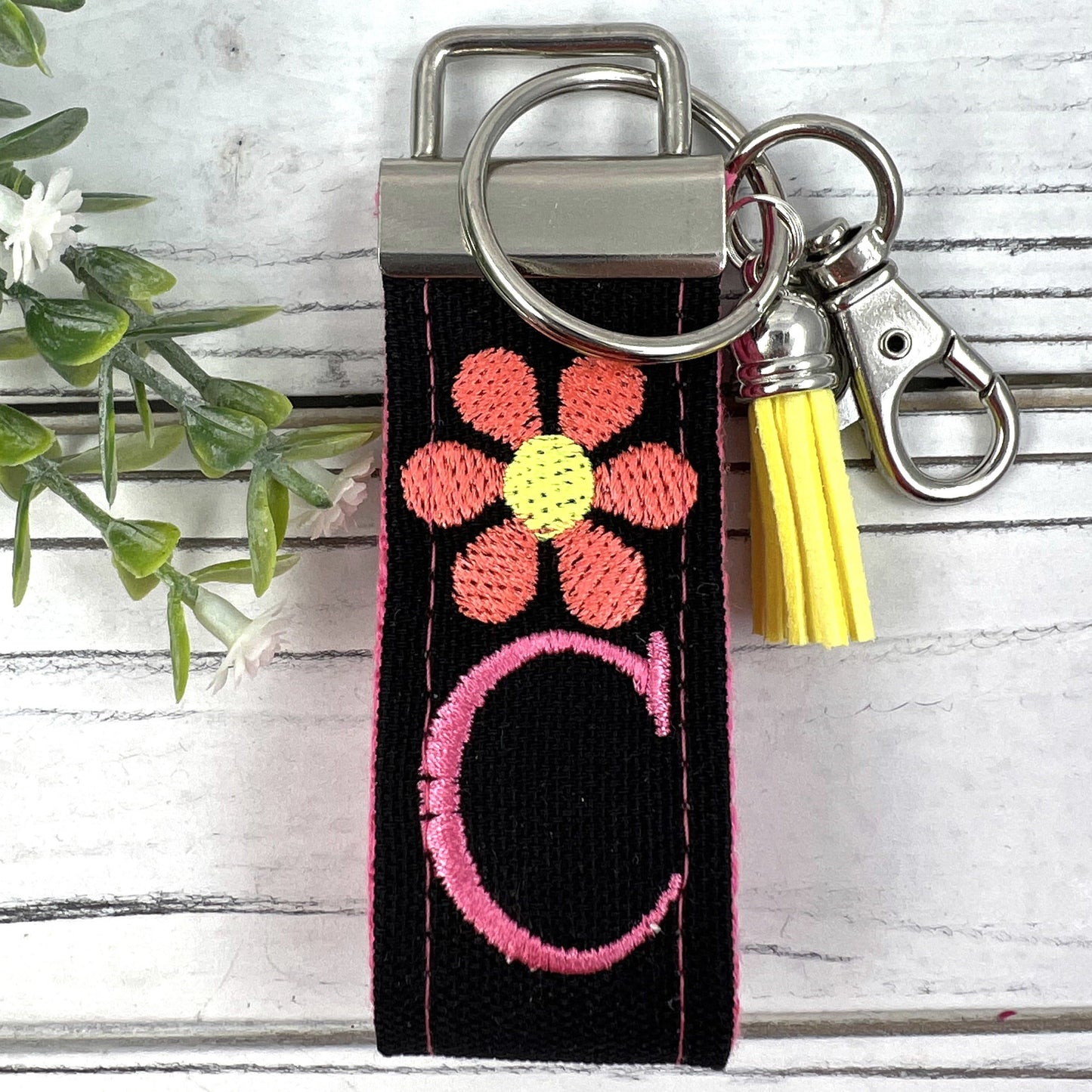 Handmade Hippie Flower Keychain, Groovy Flowers, Customizable Keychain, Personalized Keychain, Luggage Tag, Moving Away Gift, Step Mom Gift