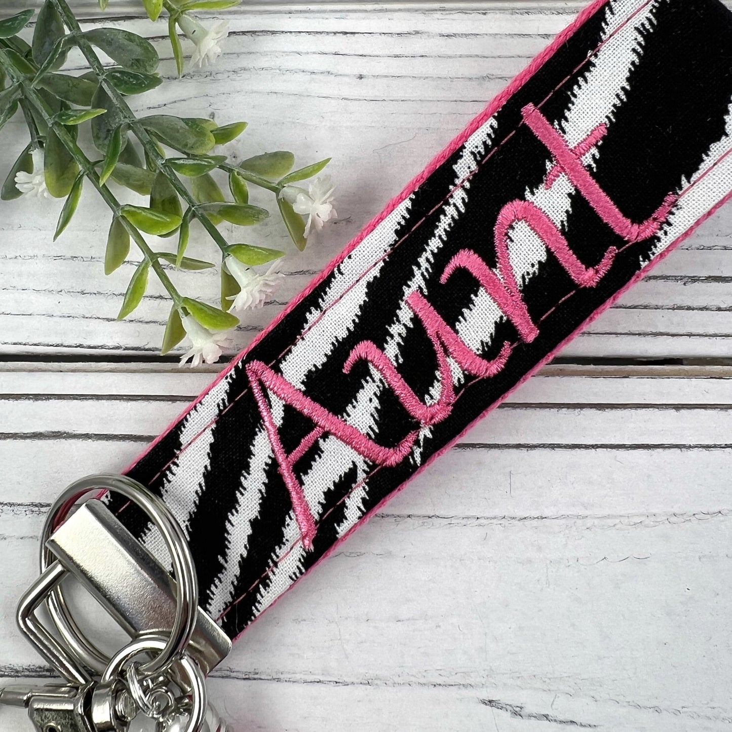 Handmade Aunt Keychain in Zebra, Aunt Gift, Aunt Birthday Gift, Embroidered Keychain, Aunt Gift from Niece, Aunt Gift from Baby, Auntie