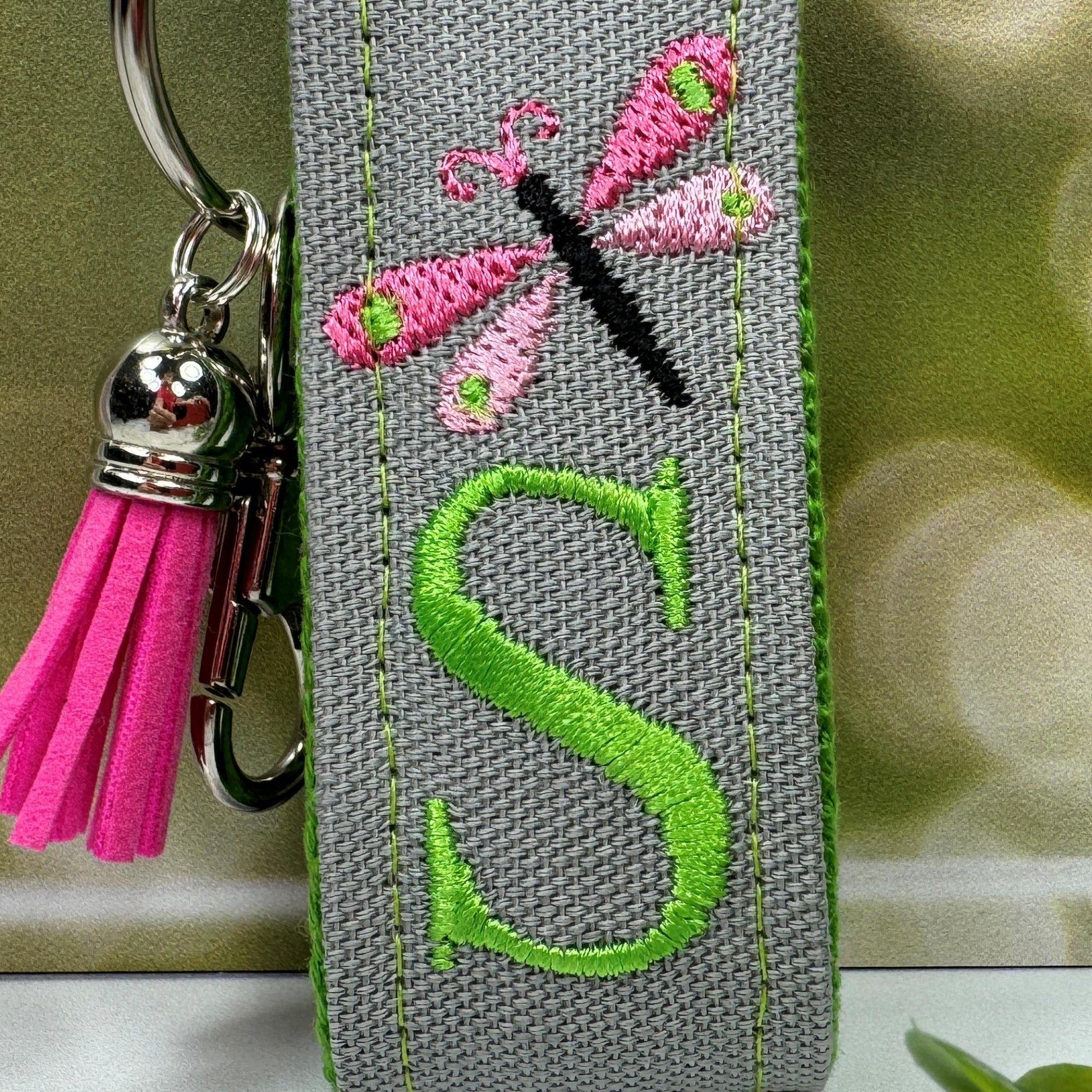 Dragonfly Keychain, Dragonfly Gifts, Dragonflys, Backpack Keychain, Letter Keychain, Embroidered Keychain, Cool Keychain, Luggage Tag