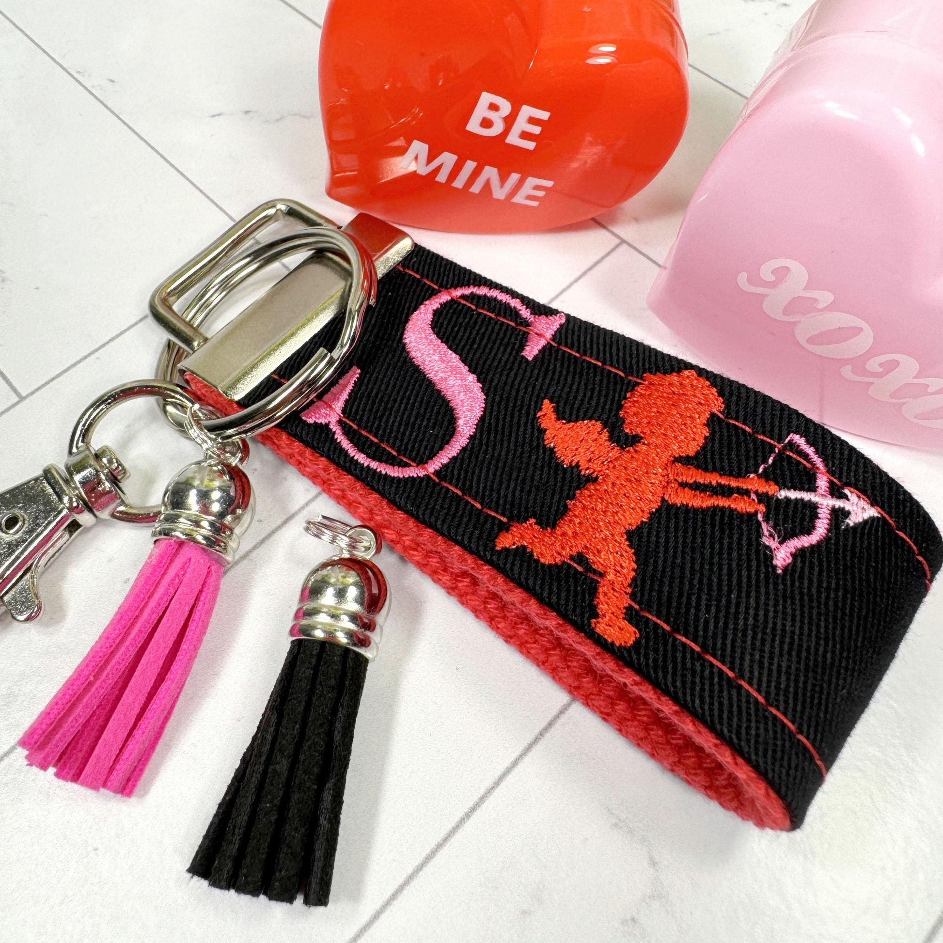 Cute Cupid Keychain, Embroidered keychain, Cupid's Arrow, Initial Keychain, Letter Keychain, Valentine's Day Gift, Personalized Gift for Her