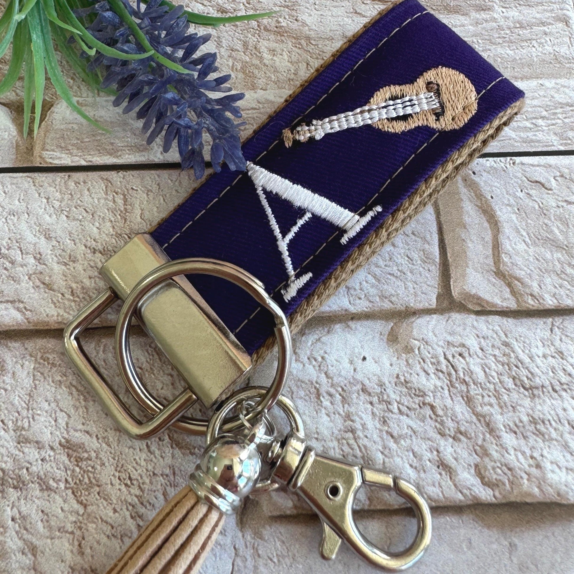 Handmade Guitar Keychain, Guitar Gift, Guitar Teacher Gift, Music Teacher Gift, Guitar Player Gifts, Guitar player keychain, guitar student