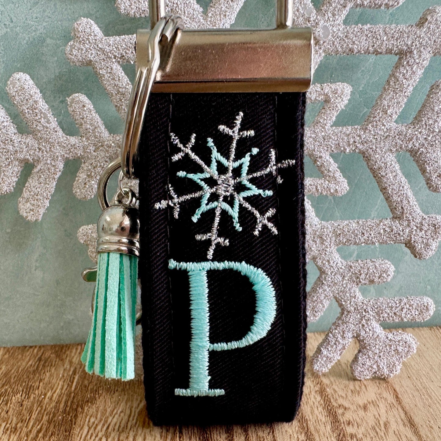 Handmade Snowflake Keychain, Winter Birthday Gift, Snowflake Gifts, Initial Keychain, Snowflake Bridal, Winter Bridal Shower, Skier Gifts