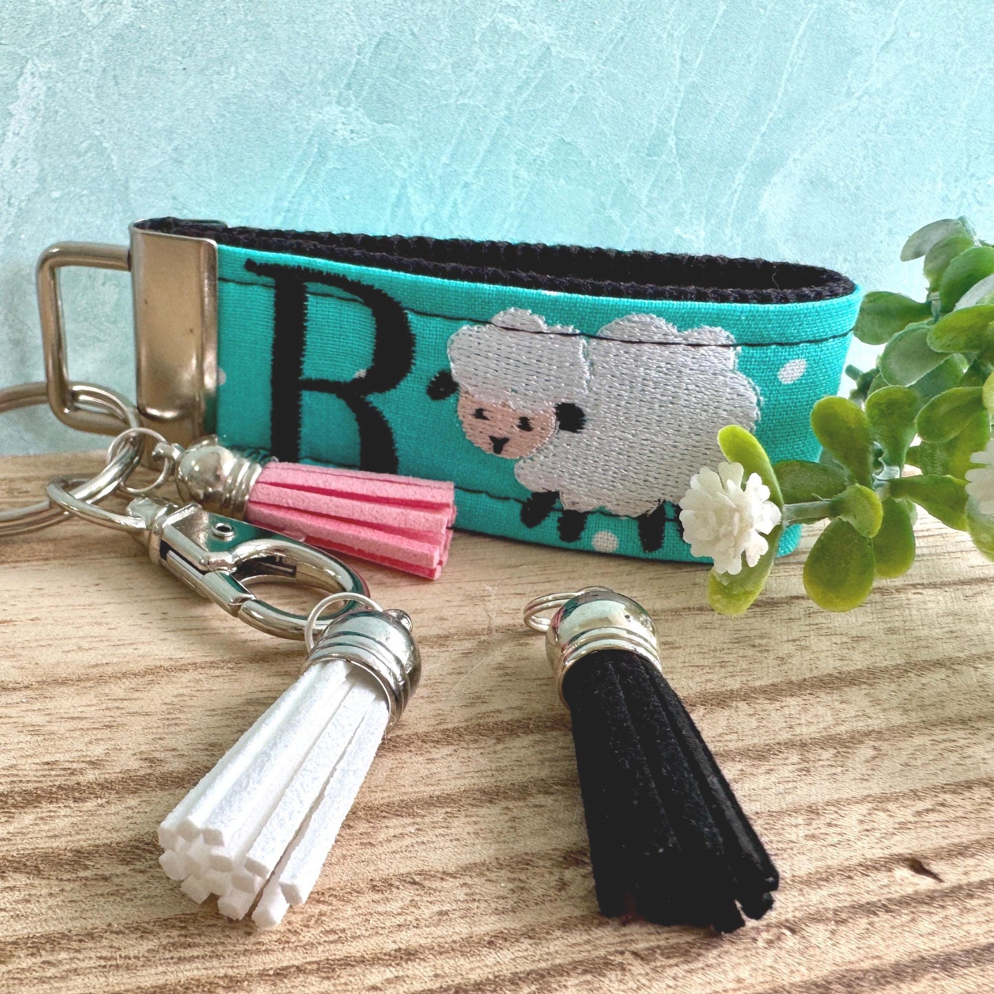 Handmade Sheep Keychain, Sheep Gifts, Baby Sheep, Backpack Keychains, Personalized Keychain, Luggage Tag, Sheep Baby Shower, Sheep Party