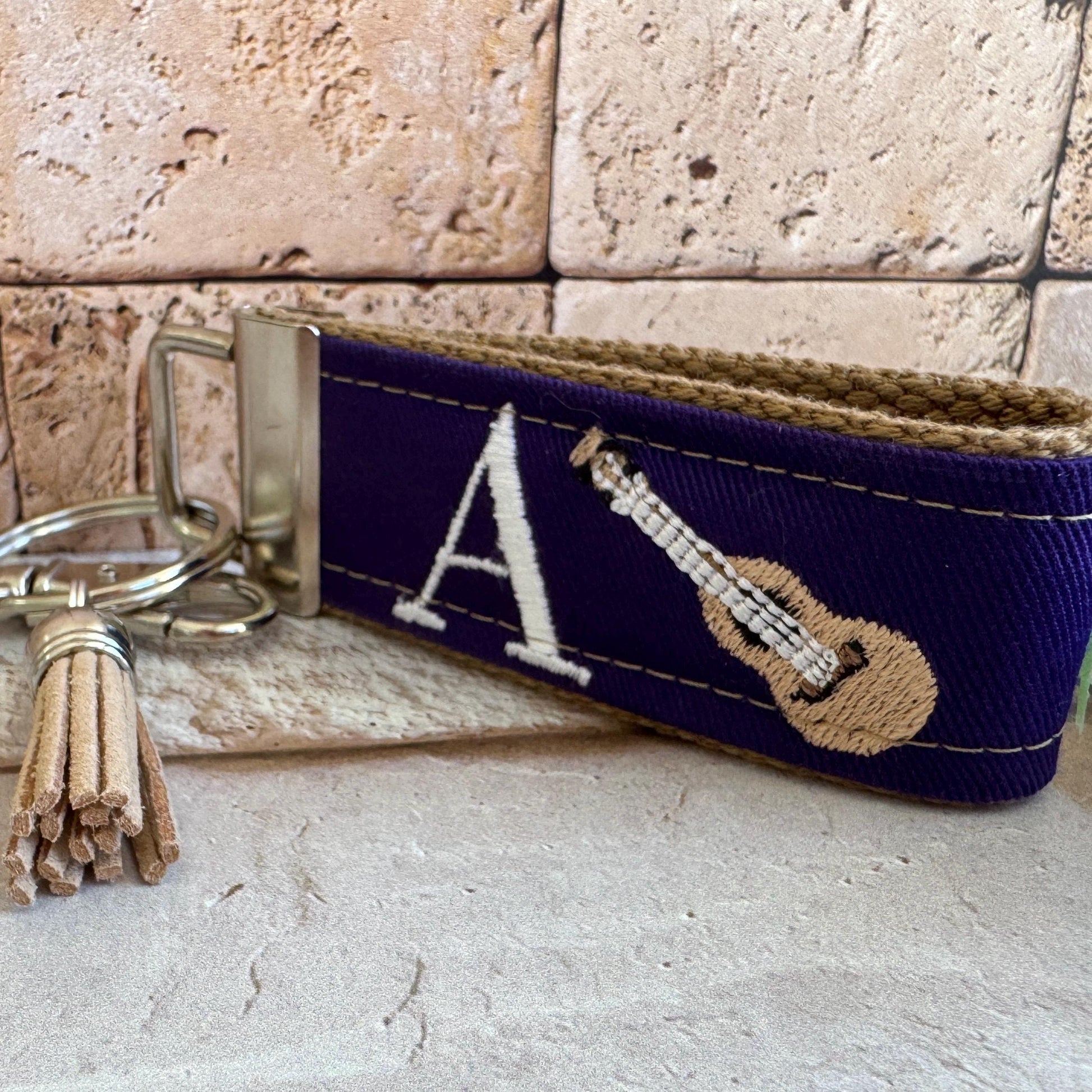 Handmade Guitar Keychain, Guitar Gift, Guitar Teacher Gift, Music Teacher Gift, Guitar Player Gifts, Guitar player keychain, guitar student