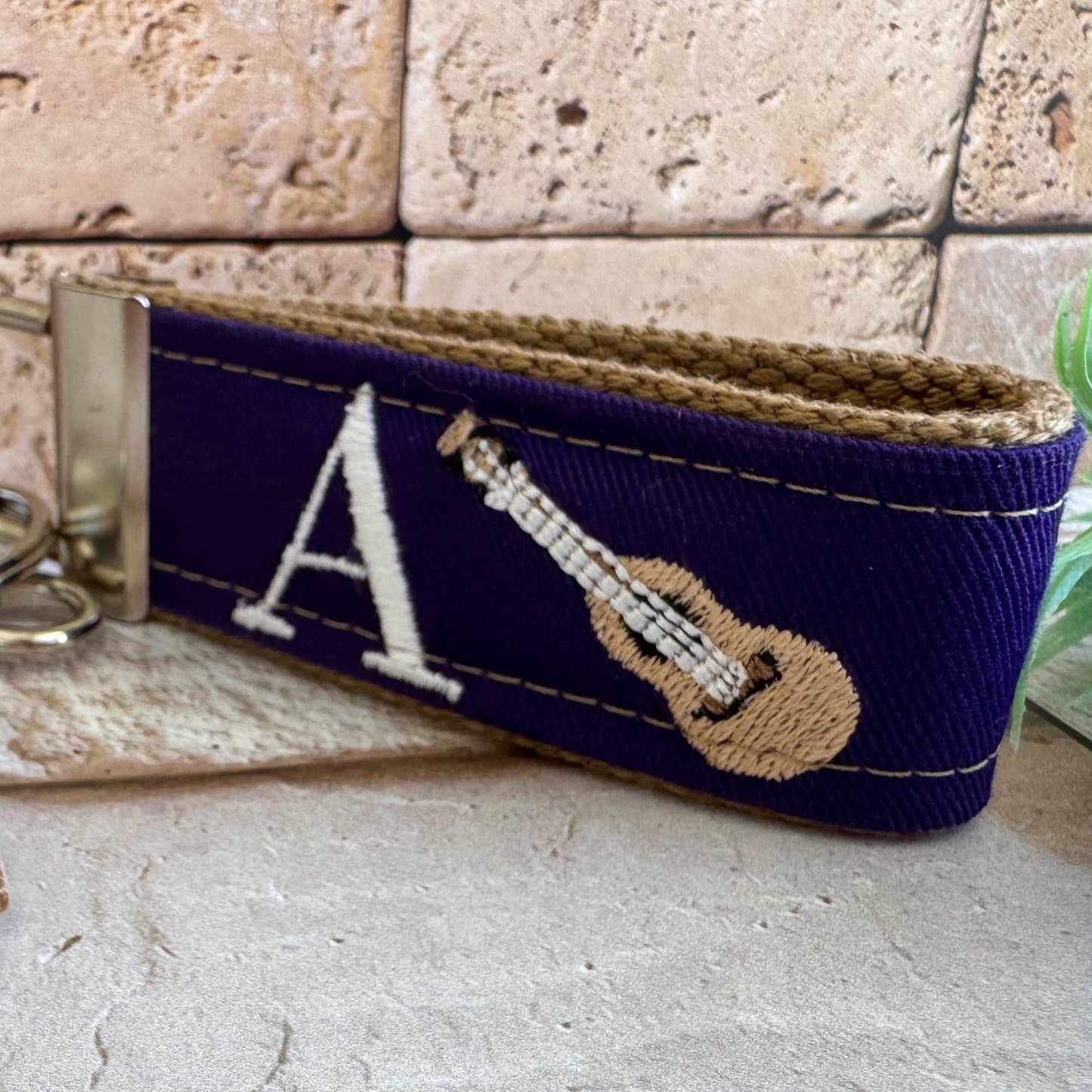 Handmade Guitar Keychain, Guitar Gift, Guitar Teacher Gift, Music Teacher Gift, Guitar Player Gifts, Guitar player keychain, guitar student