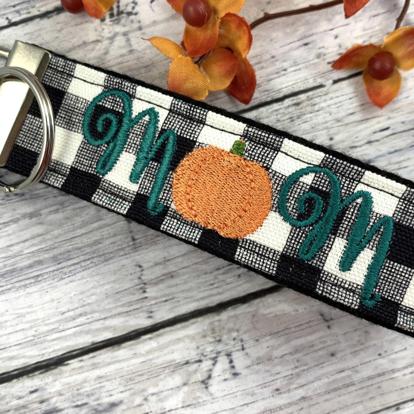 Handmade Fall Keychain, Pumpkin Keychain, Mom Gift, Mom Birthday Gift, Autumn Mom, Autumn Gifts, New Mom Gift Basket, Fall Birthday