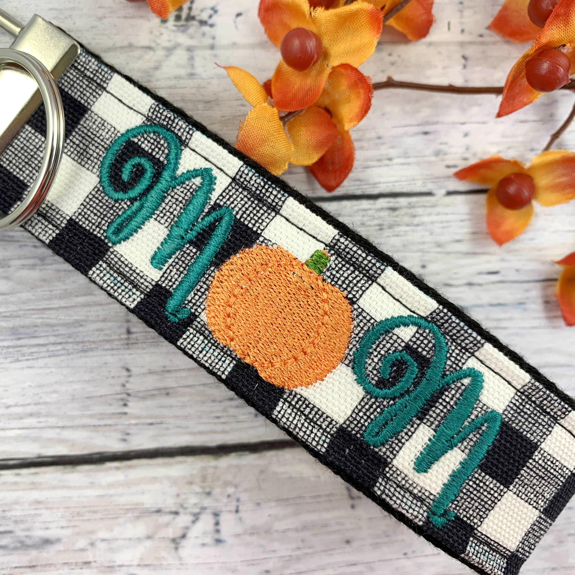 Handmade Fall Keychain, Pumpkin Keychain, Mom Gift, Mom Birthday Gift, Autumn Mom, Autumn Gifts, New Mom Gift Basket, Fall Birthday
