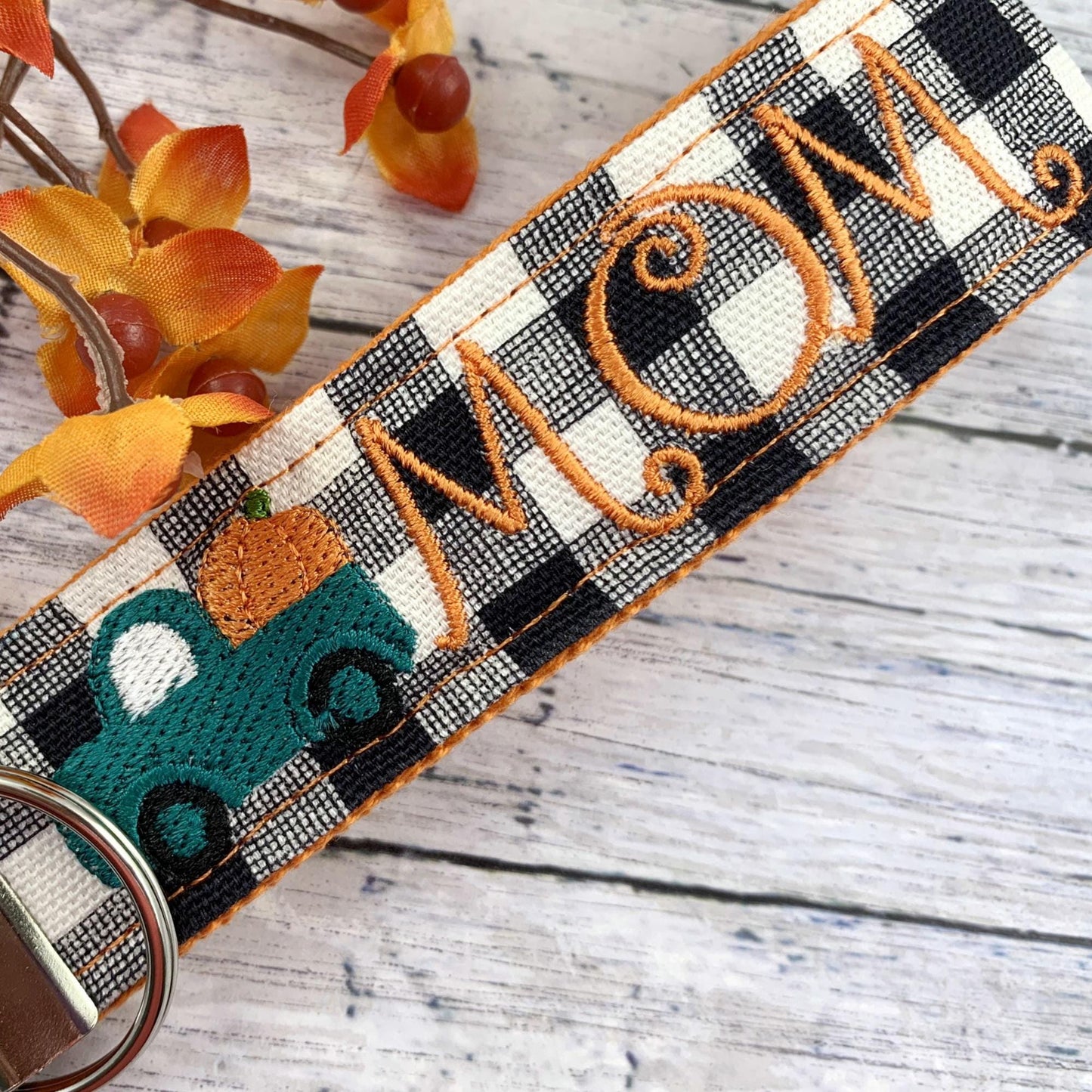 Handmade Fall Keychain, Pumpkin Keychain, Mom Gift, Mom Birthday Gift, Autumn Mom, Autumn Gifts, New Mom Gift Basket, Fall Birthday
