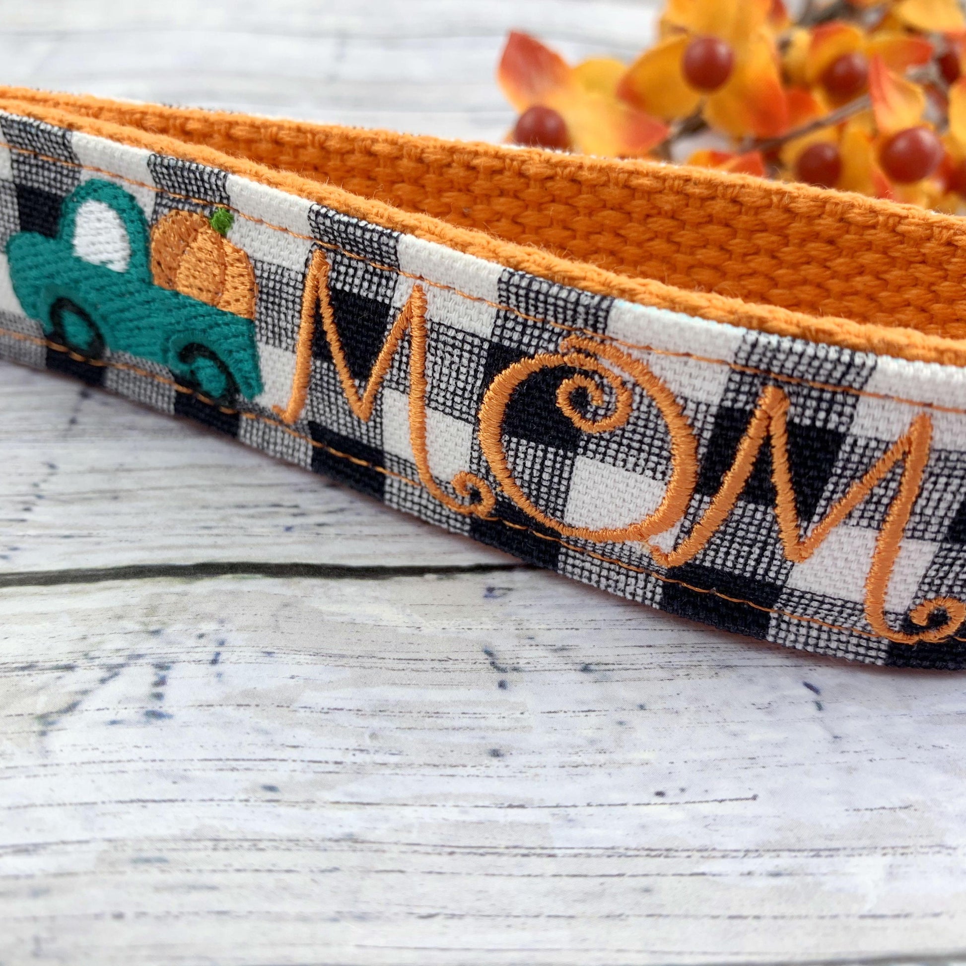 Handmade Fall Keychain, Pumpkin Keychain, Mom Gift, Mom Birthday Gift, Autumn Mom, Autumn Gifts, New Mom Gift Basket, Fall Birthday